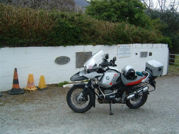 19M Air crash plaque Cronins Yard