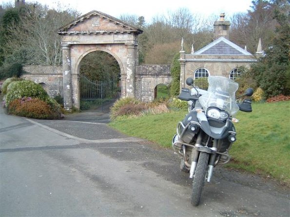 02 The Bishops gate, on the A2