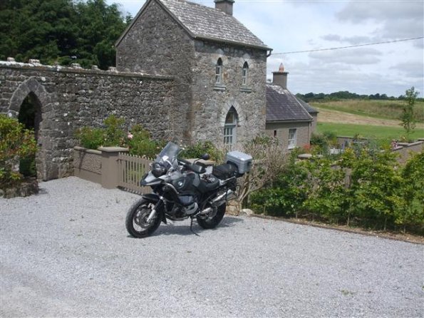 08-07 Gate lodge near railway