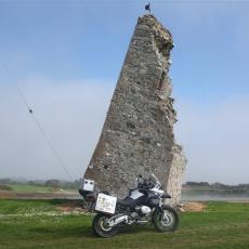 08-11 The leaning ruin, Lady’s Island